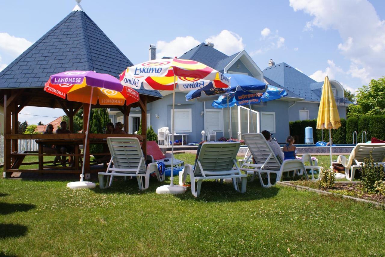 Kek Vendeghaz Family Resort Gyenesdiás المظهر الخارجي الصورة