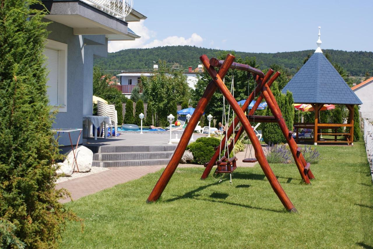 Kek Vendeghaz Family Resort Gyenesdiás المظهر الخارجي الصورة