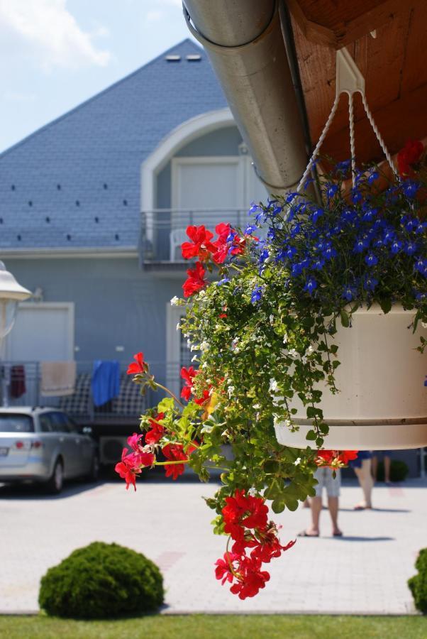 Kek Vendeghaz Family Resort Gyenesdiás المظهر الخارجي الصورة