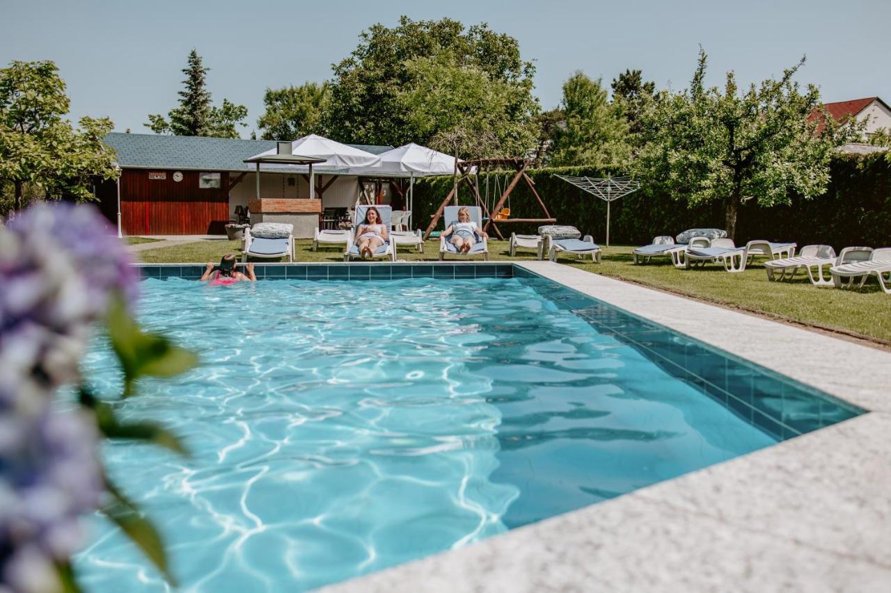 Kek Vendeghaz Family Resort Gyenesdiás المظهر الخارجي الصورة